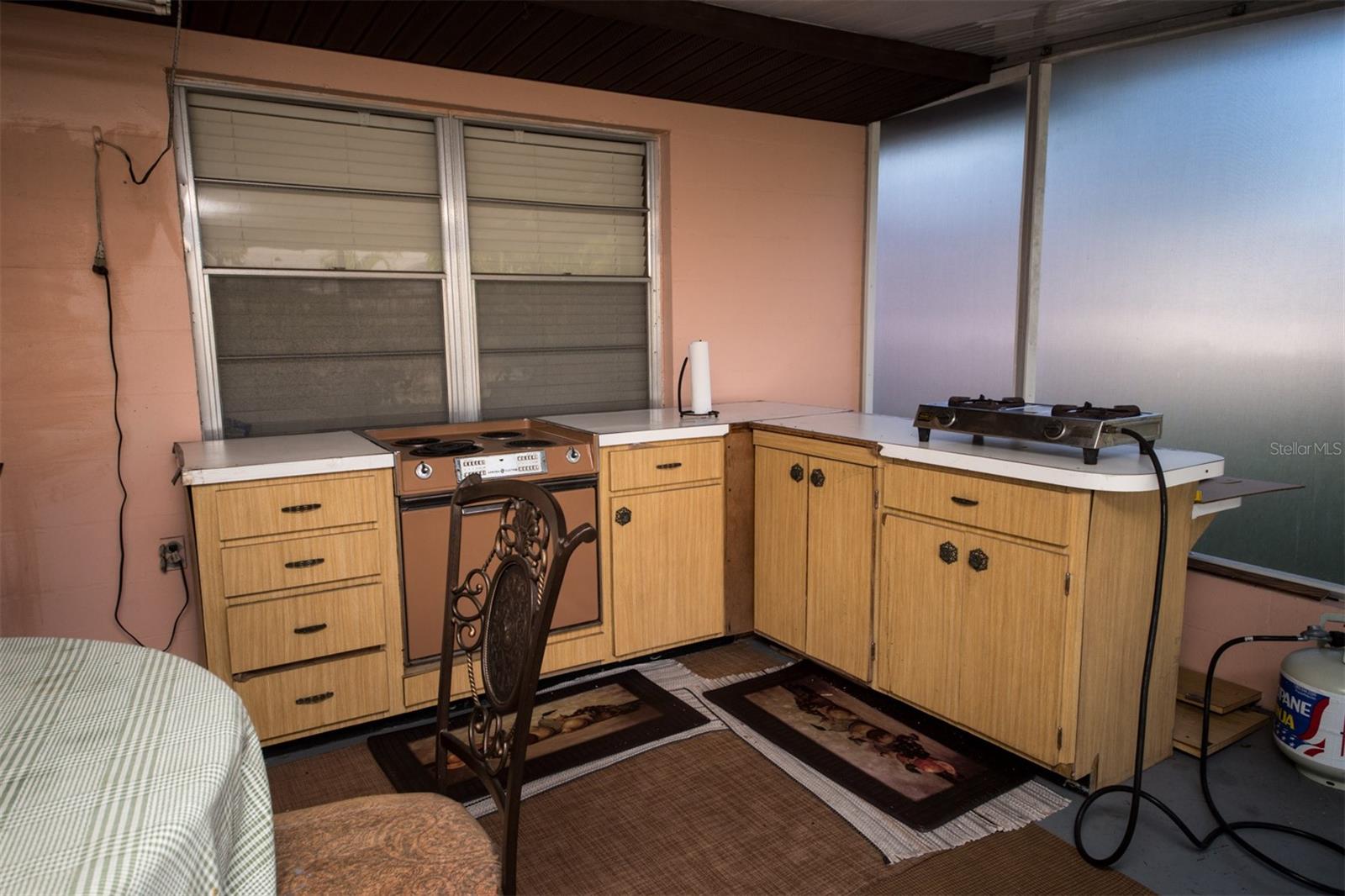 COUNTRY CLUB MANOR - Residential