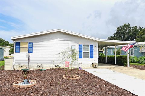 A home in TAVARES