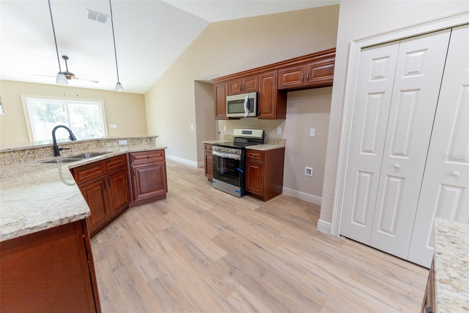 MARION OAKS UN 4 - Residential