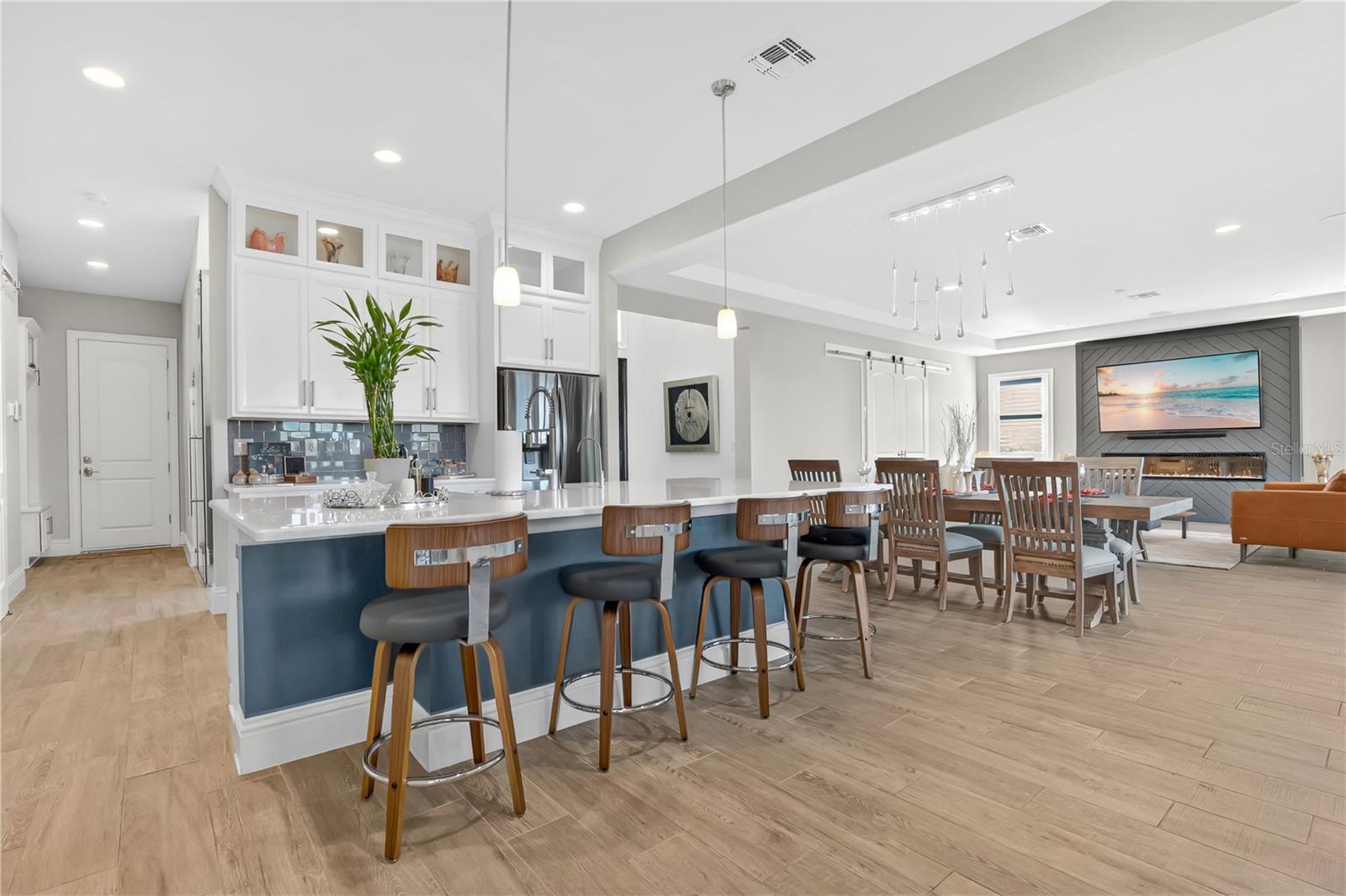 AVALON COVE - Residential