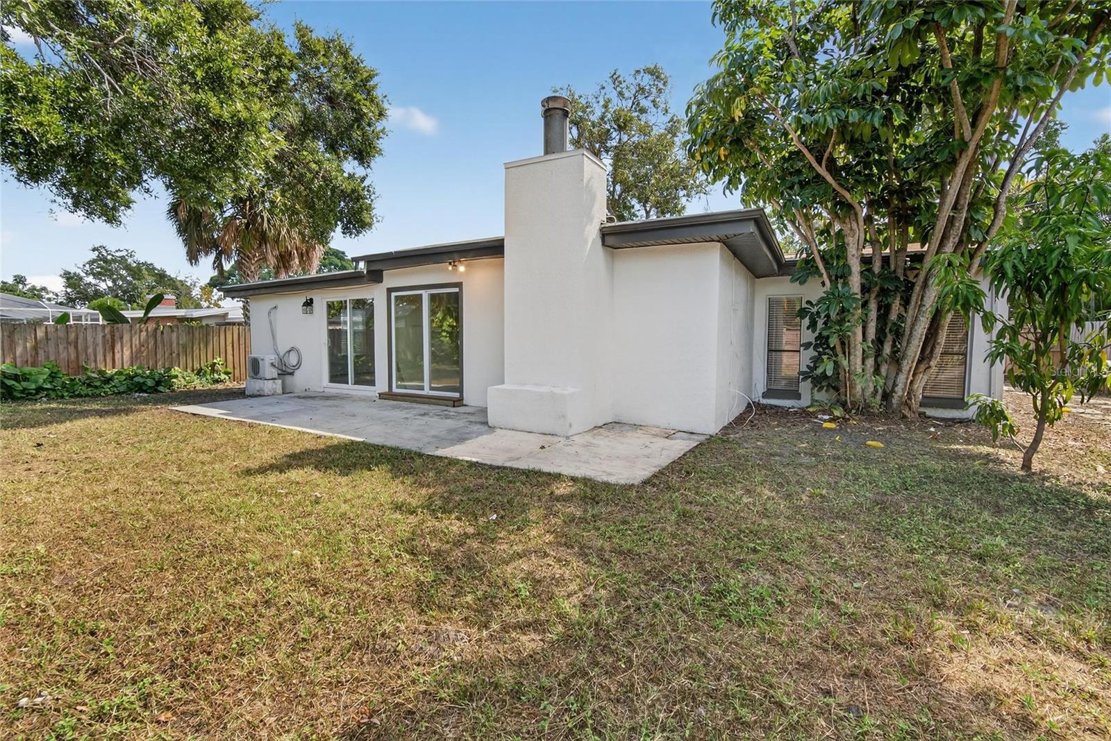 LAKE LOUISE - Residential Lease