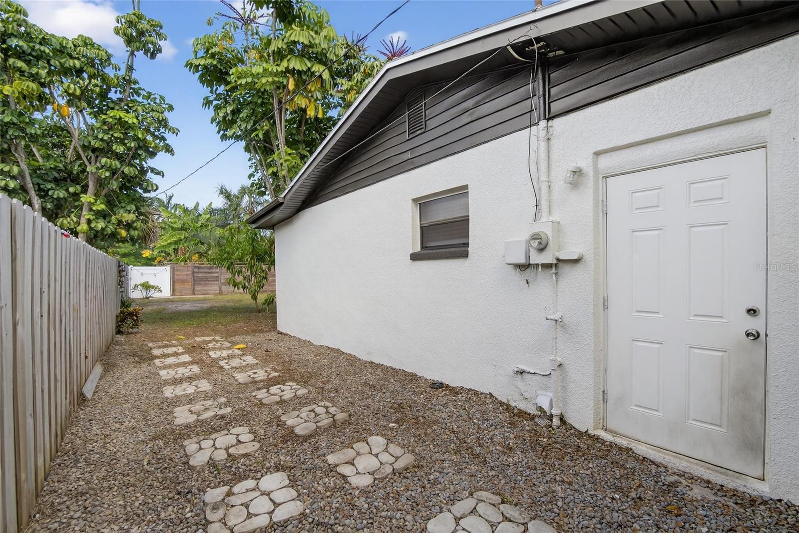 LAKE LOUISE - Residential Lease