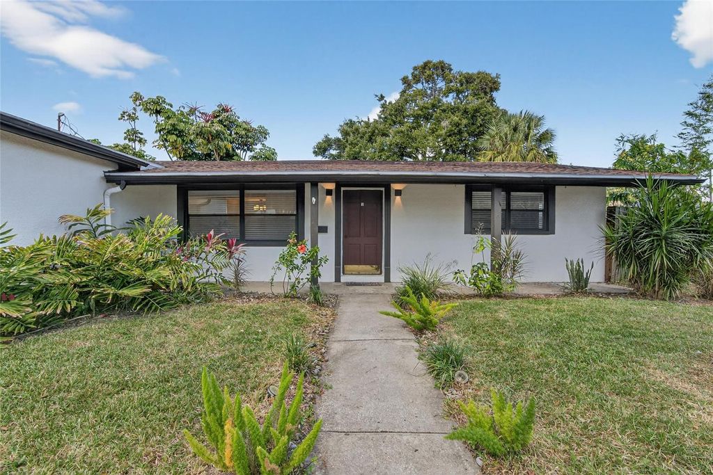 Photo of 4573 20th Avenue N, St Petersburg, FL 33713 (MLS # TB8454969)