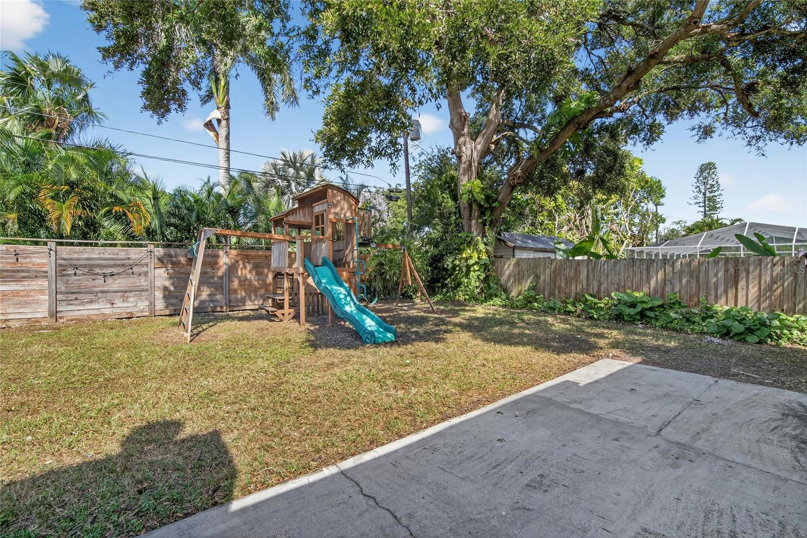 LAKE LOUISE - Residential Lease