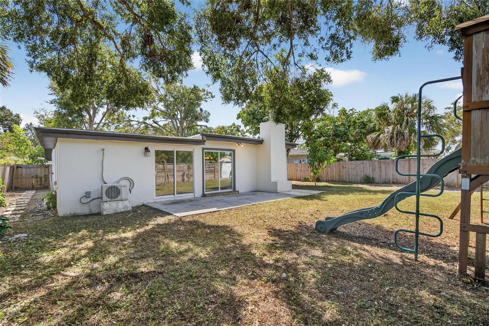 LAKE LOUISE - Residential Lease