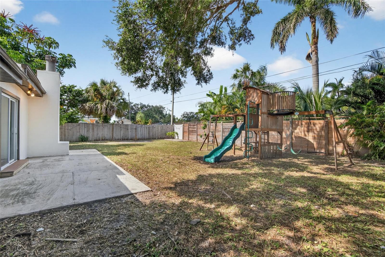 LAKE LOUISE - Residential Lease