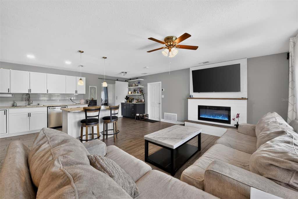 Photo of 2815 Southern Parkway W, Bradenton, FL 34205 (MLS # O6433249)