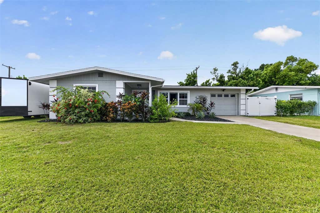 Photo of 2815 Southern Parkway W, Bradenton, FL 34205 (MLS # O6433249)