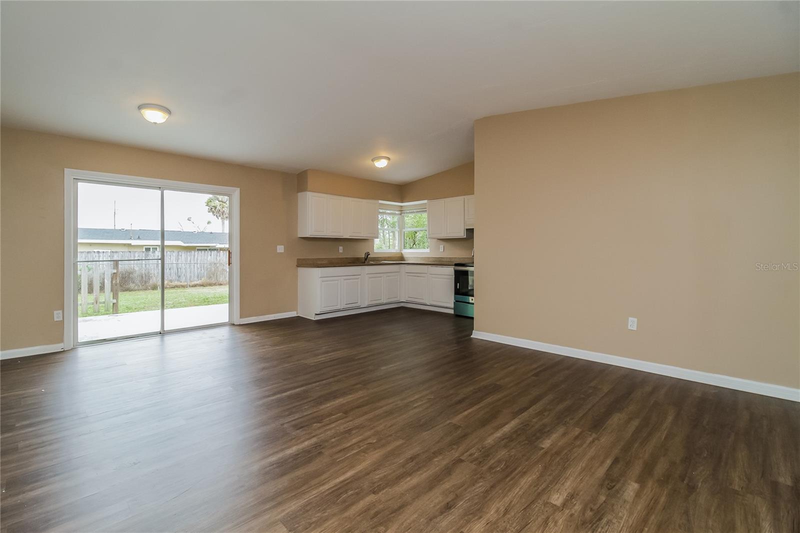 1200 WHITEWOOD DRIVE