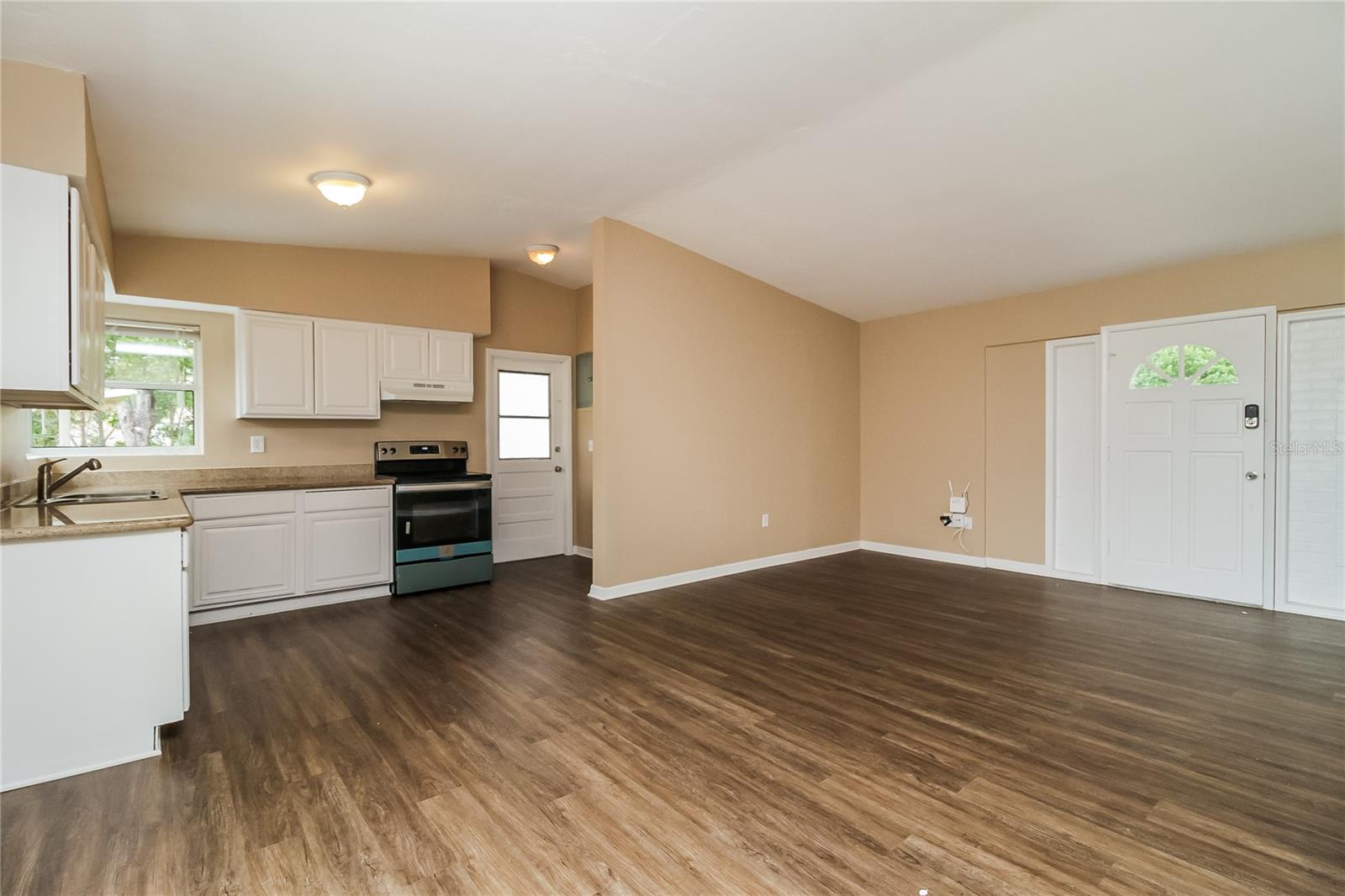 1200 WHITEWOOD DRIVE