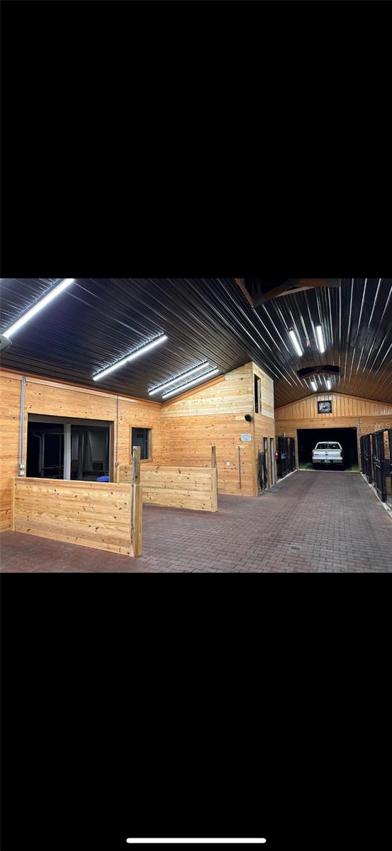 STARTING POINT HORSE COMPLEX - Residential