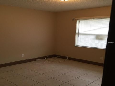 A home in PLANT CITY