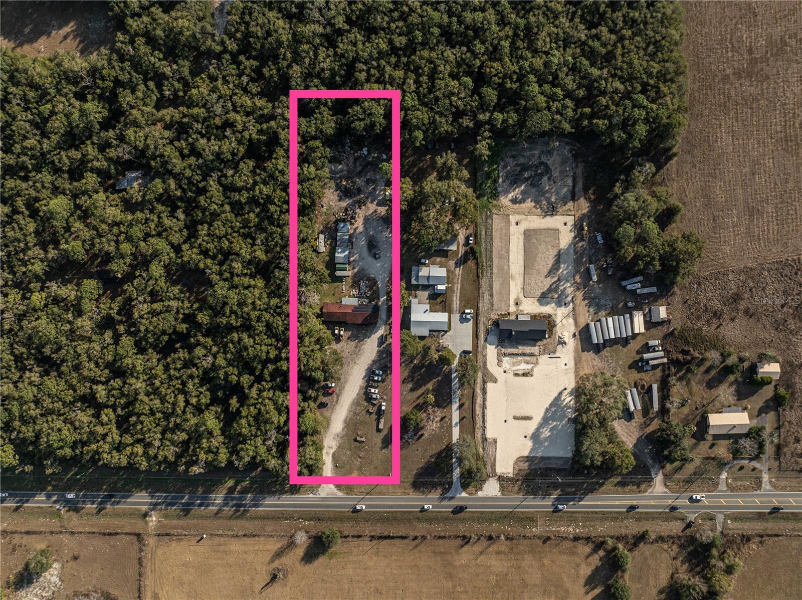 Main image without alt text