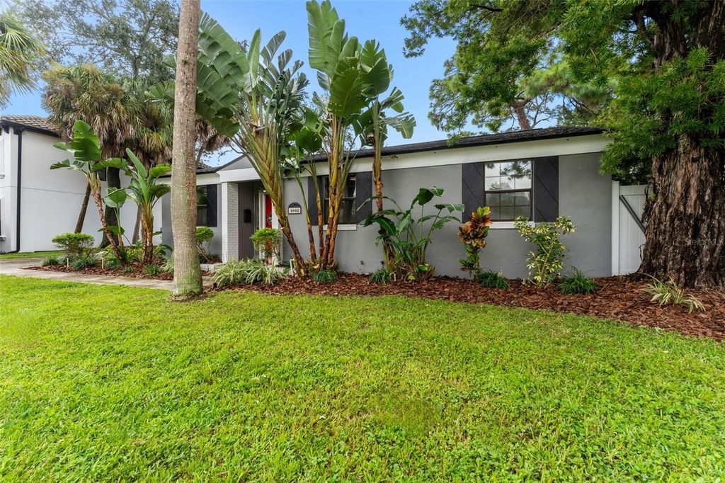 Photo of 4008 W Swann Avenue, Tampa, FL 33609 (MLS # TB8457571)