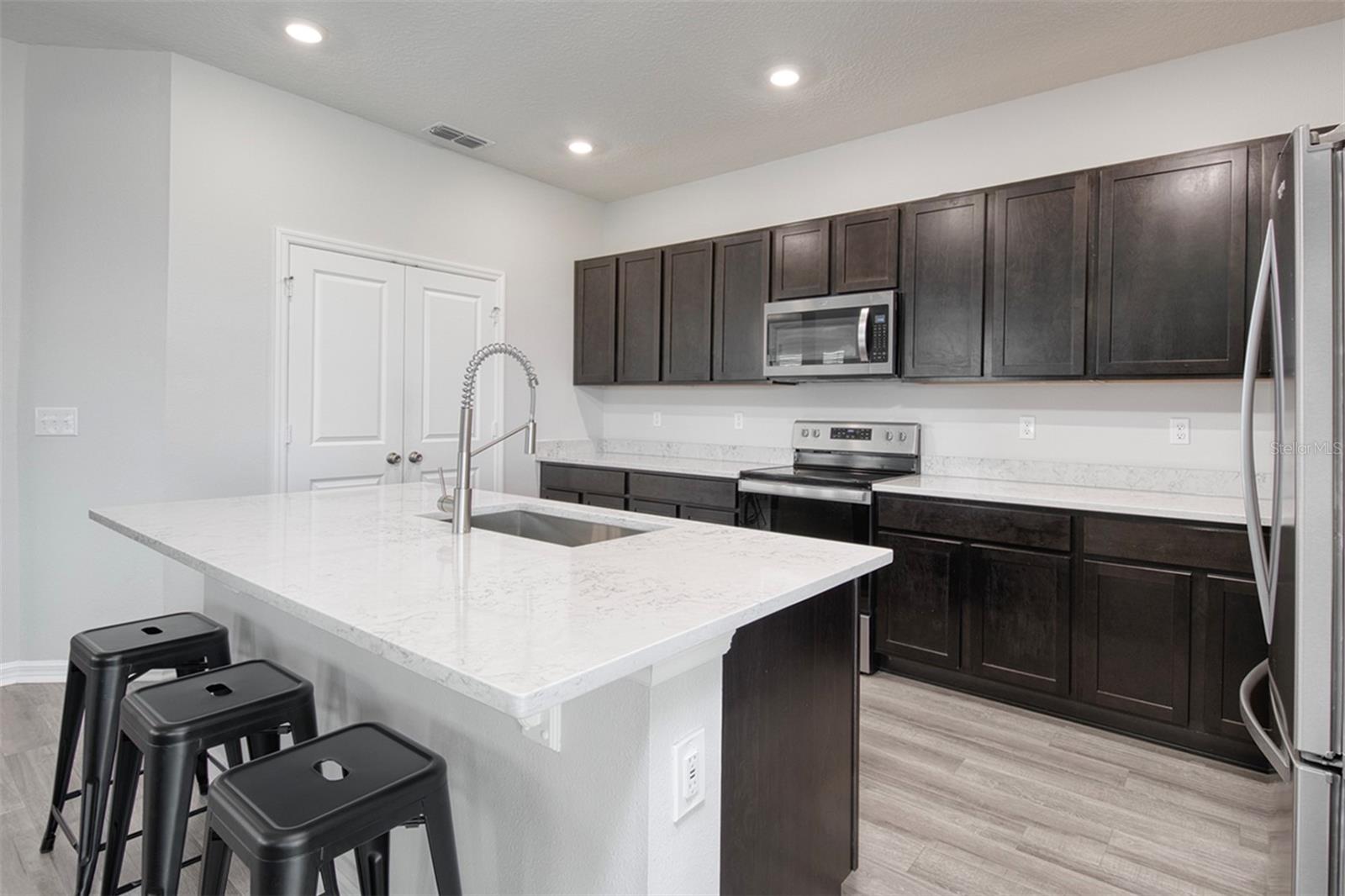 1696 WILSON PRAIRIE CIRCLE