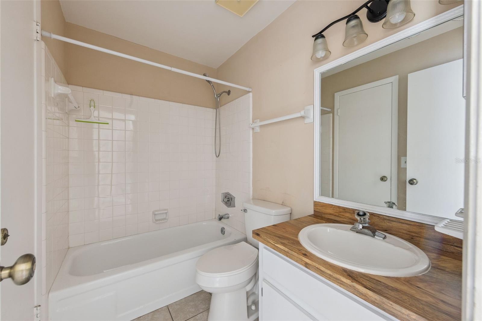 LAKE OF THE WOODS SEC 06 TWNHS - Residential