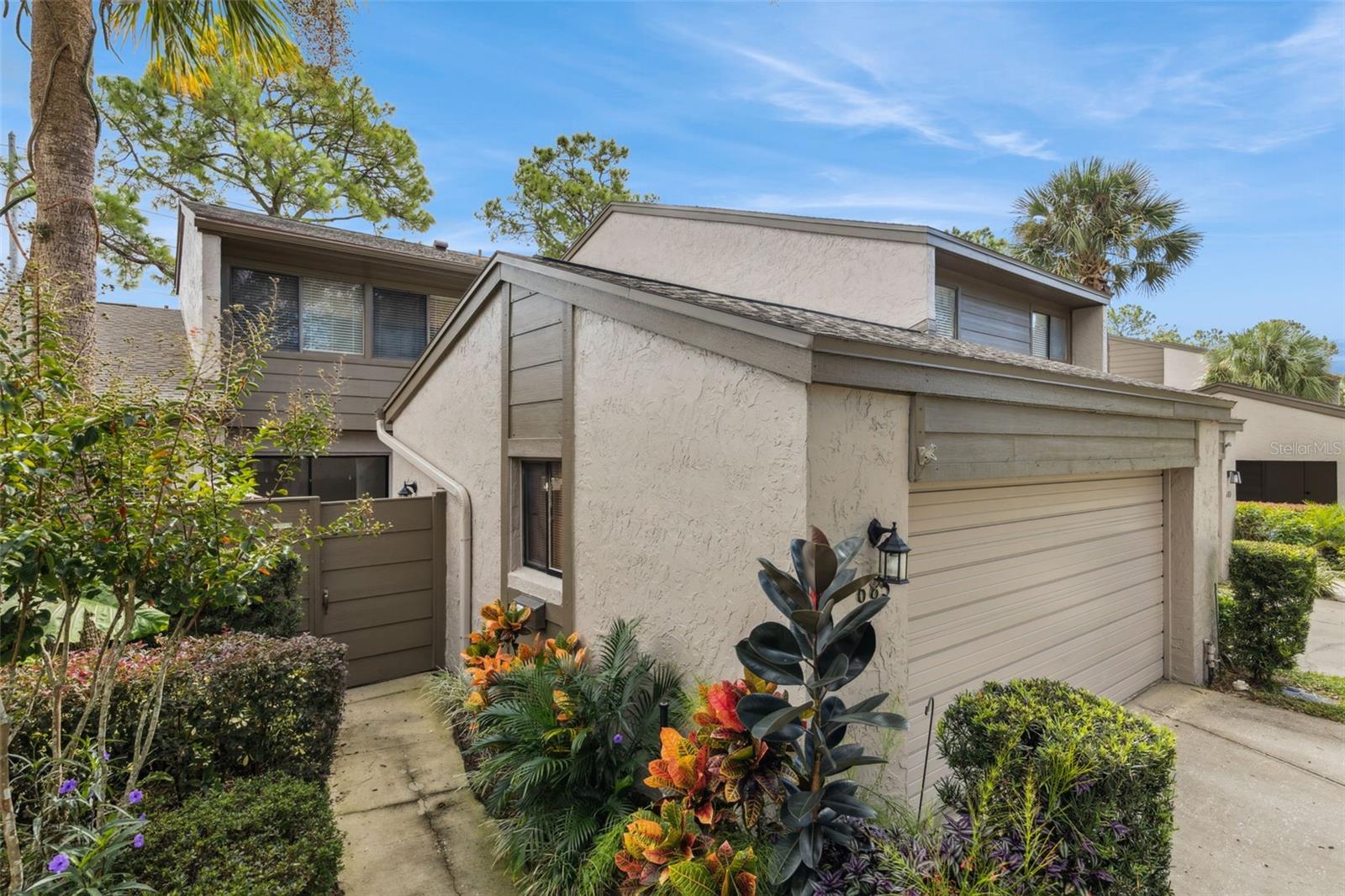 685 WOODRIDGE DRIVE