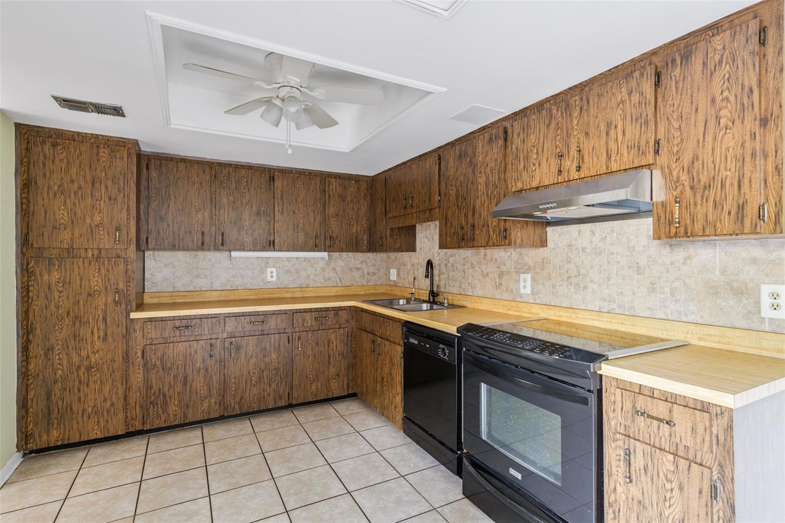 LAKE OF THE WOODS SEC 06 TWNHS - Residential