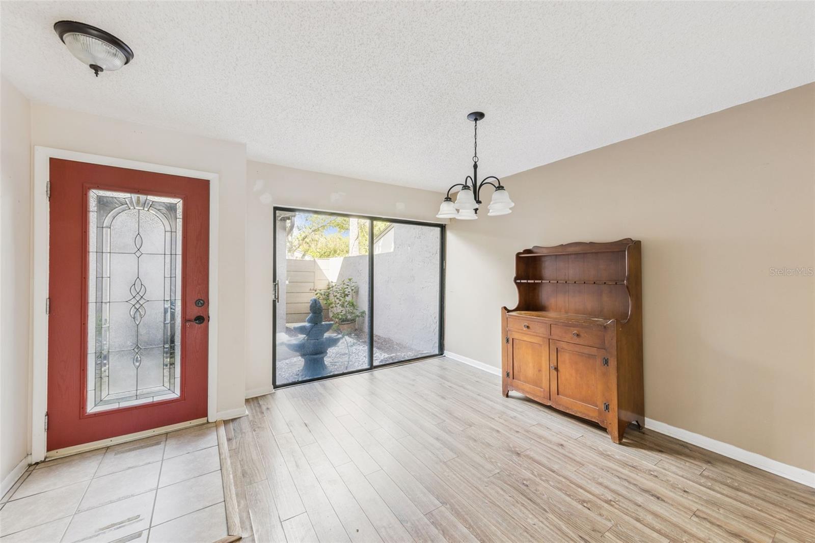 685 WOODRIDGE DRIVE