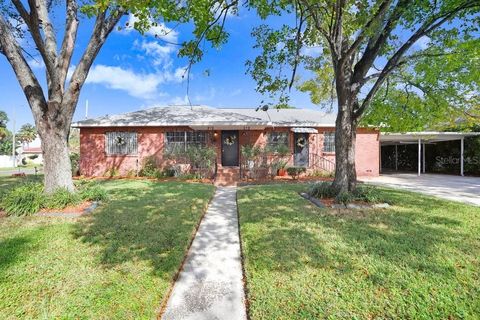 Photo of 2723 W Cordelia Street, Tampa, FL 33607 (MLS # TB8447332)