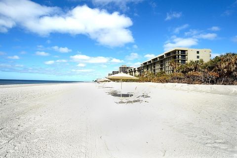 A home in LONGBOAT KEY