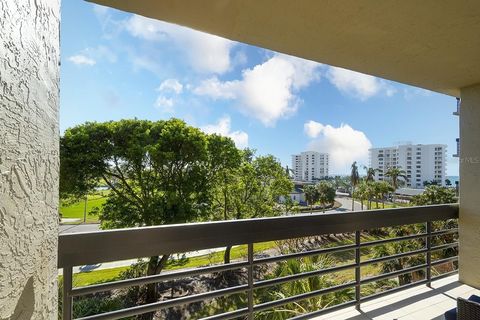 A home in LONGBOAT KEY