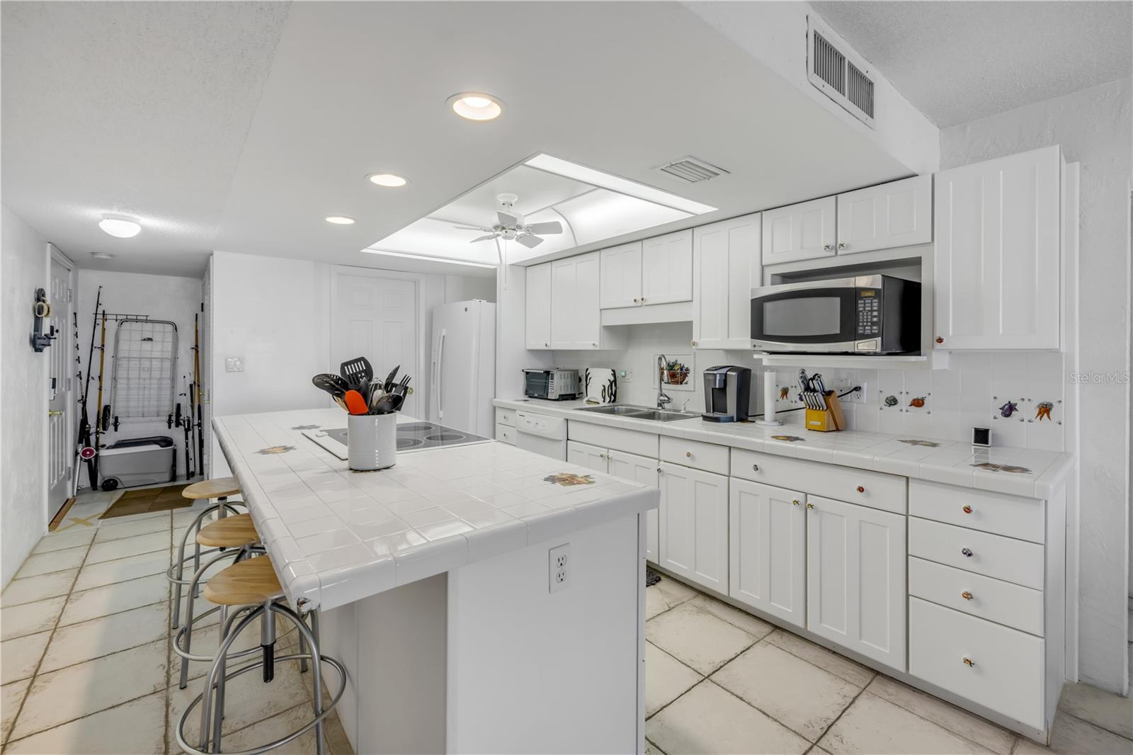 HACIENDA DEL SOL CONDO - Residential