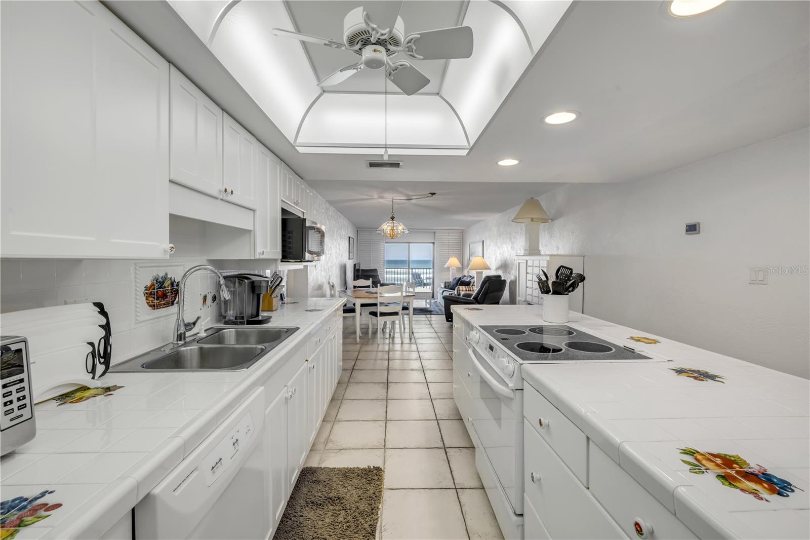 HACIENDA DEL SOL CONDO - Residential