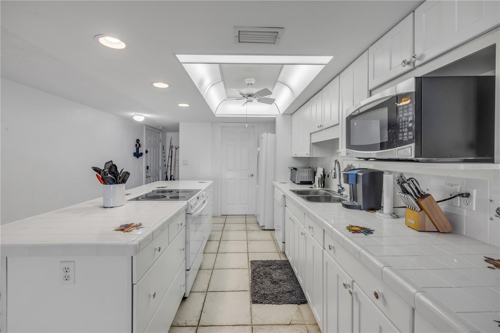 HACIENDA DEL SOL CONDO - Residential