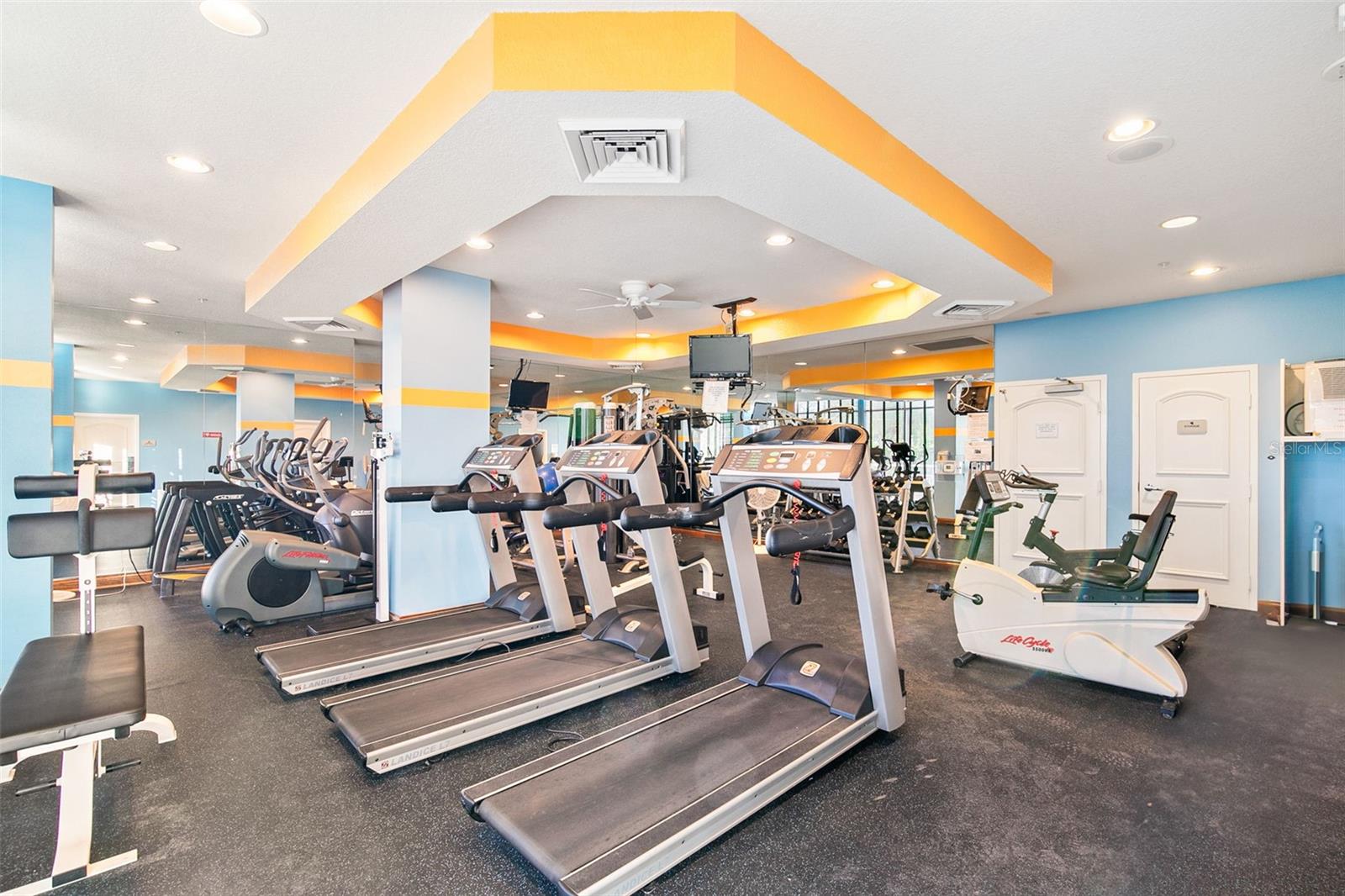 L ELEGANCE ON LIDO BEACH - Residential