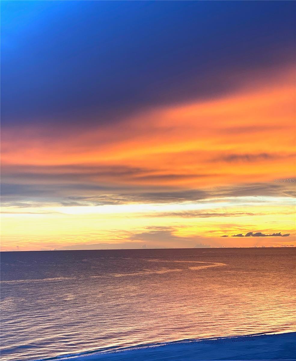 L ELEGANCE ON LIDO BEACH - Residential