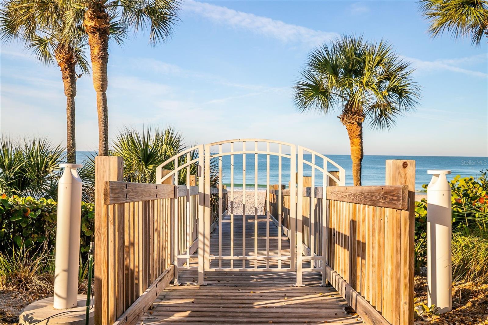 L ELEGANCE ON LIDO BEACH - Residential