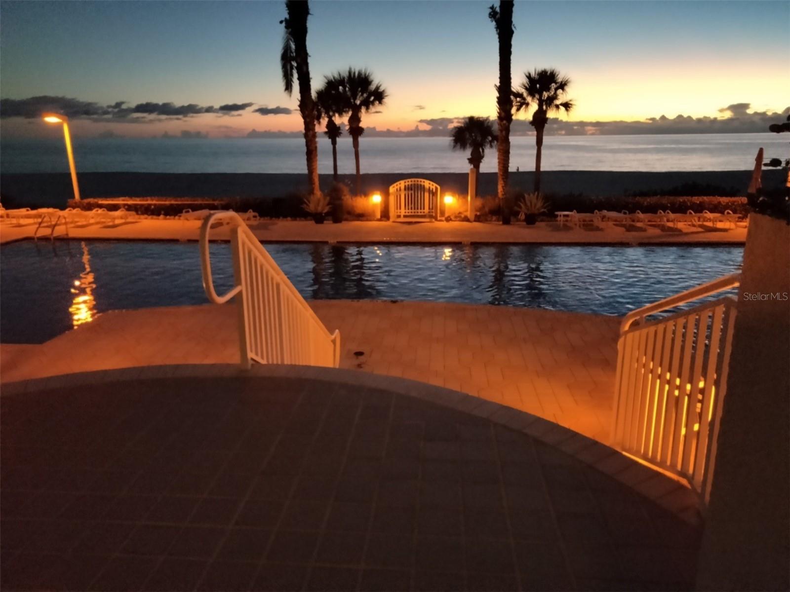 L ELEGANCE ON LIDO BEACH - Residential