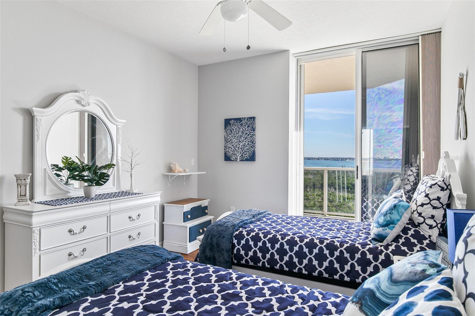 L ELEGANCE ON LIDO BEACH - Residential