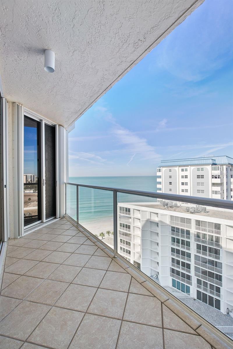 L ELEGANCE ON LIDO BEACH - Residential