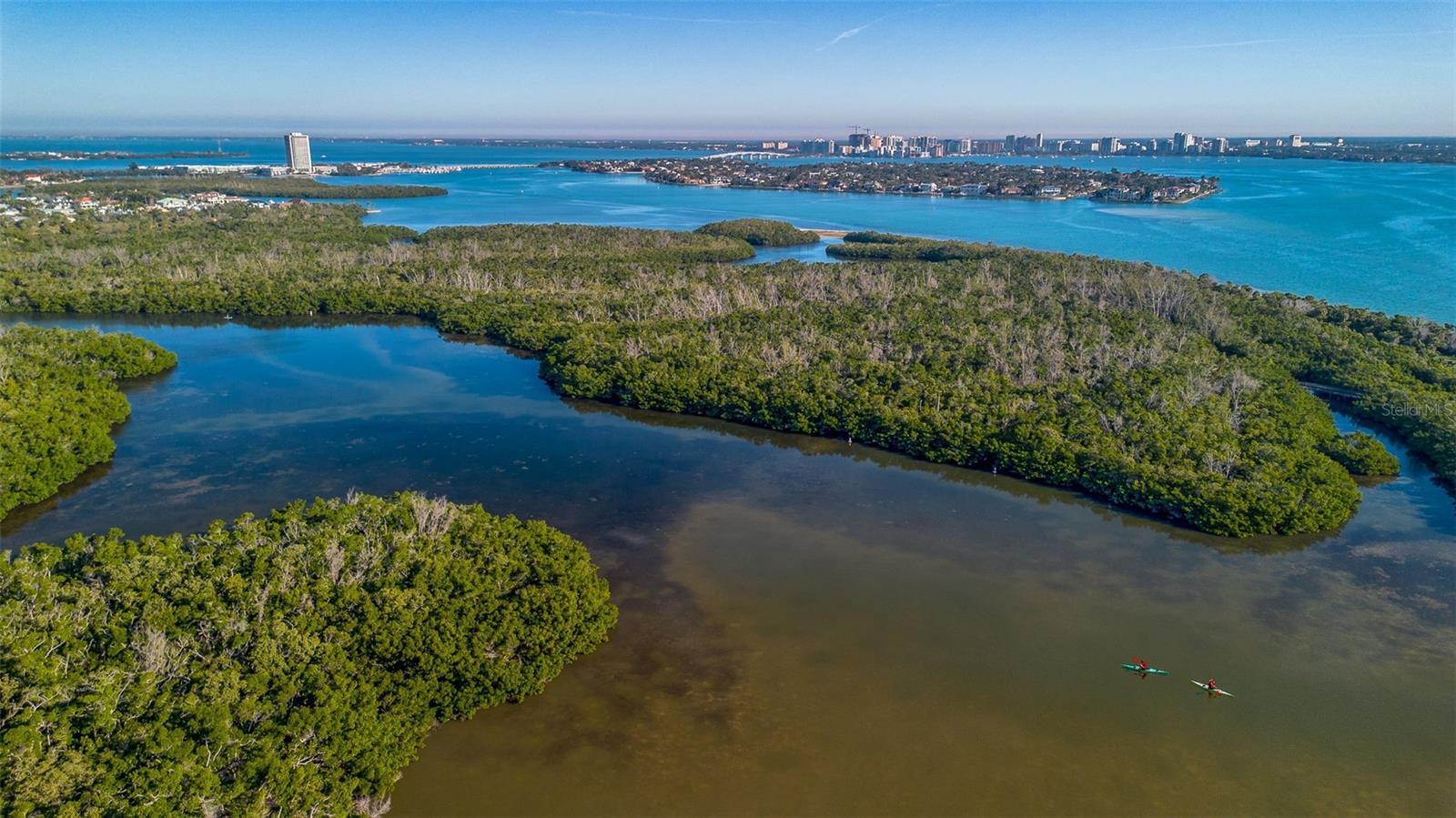 L ELEGANCE ON LIDO BEACH - Residential