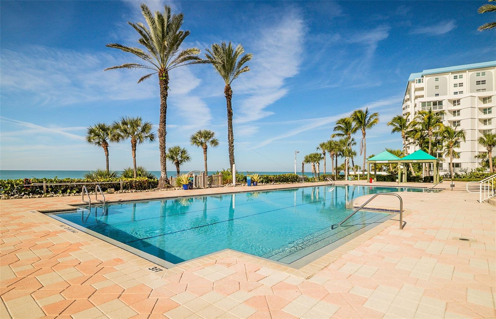 L ELEGANCE ON LIDO BEACH - Residential