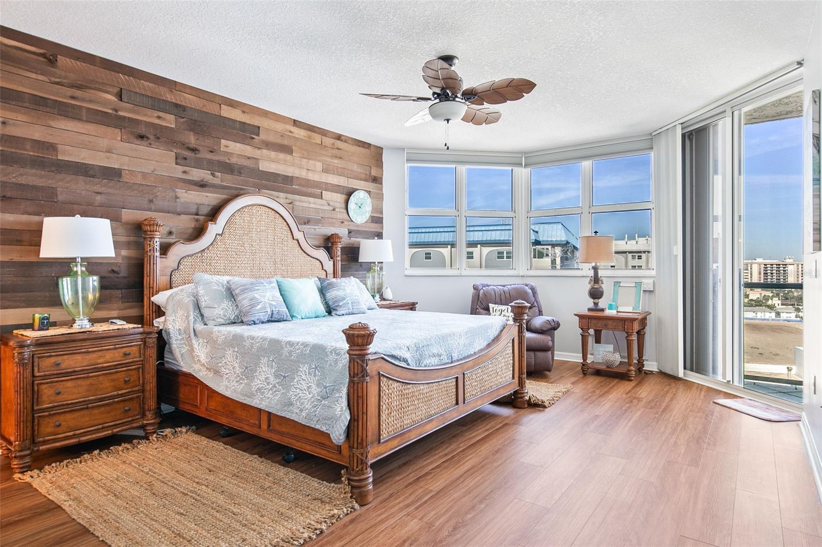 L ELEGANCE ON LIDO BEACH - Residential