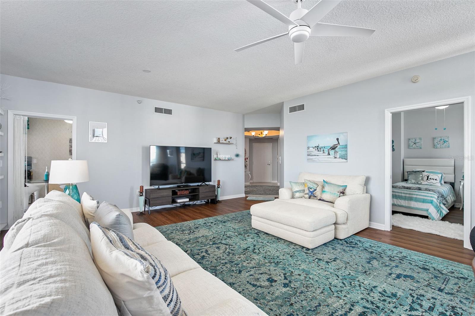 L ELEGANCE ON LIDO BEACH - Residential