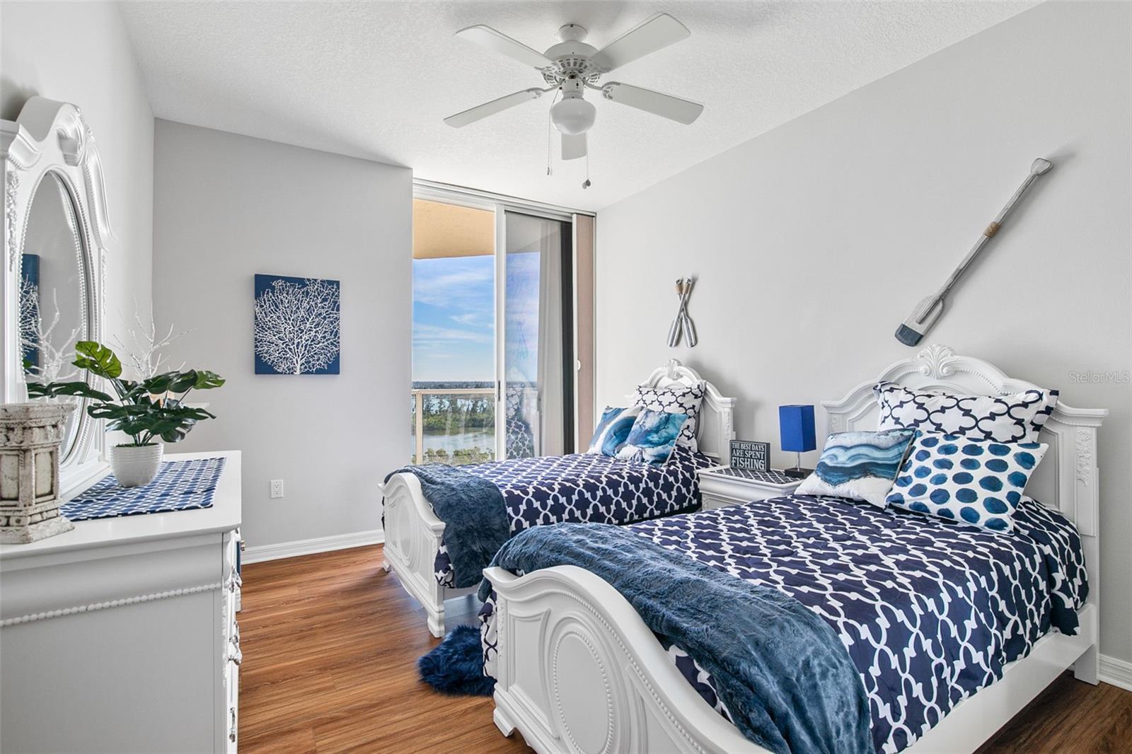 L ELEGANCE ON LIDO BEACH - Residential