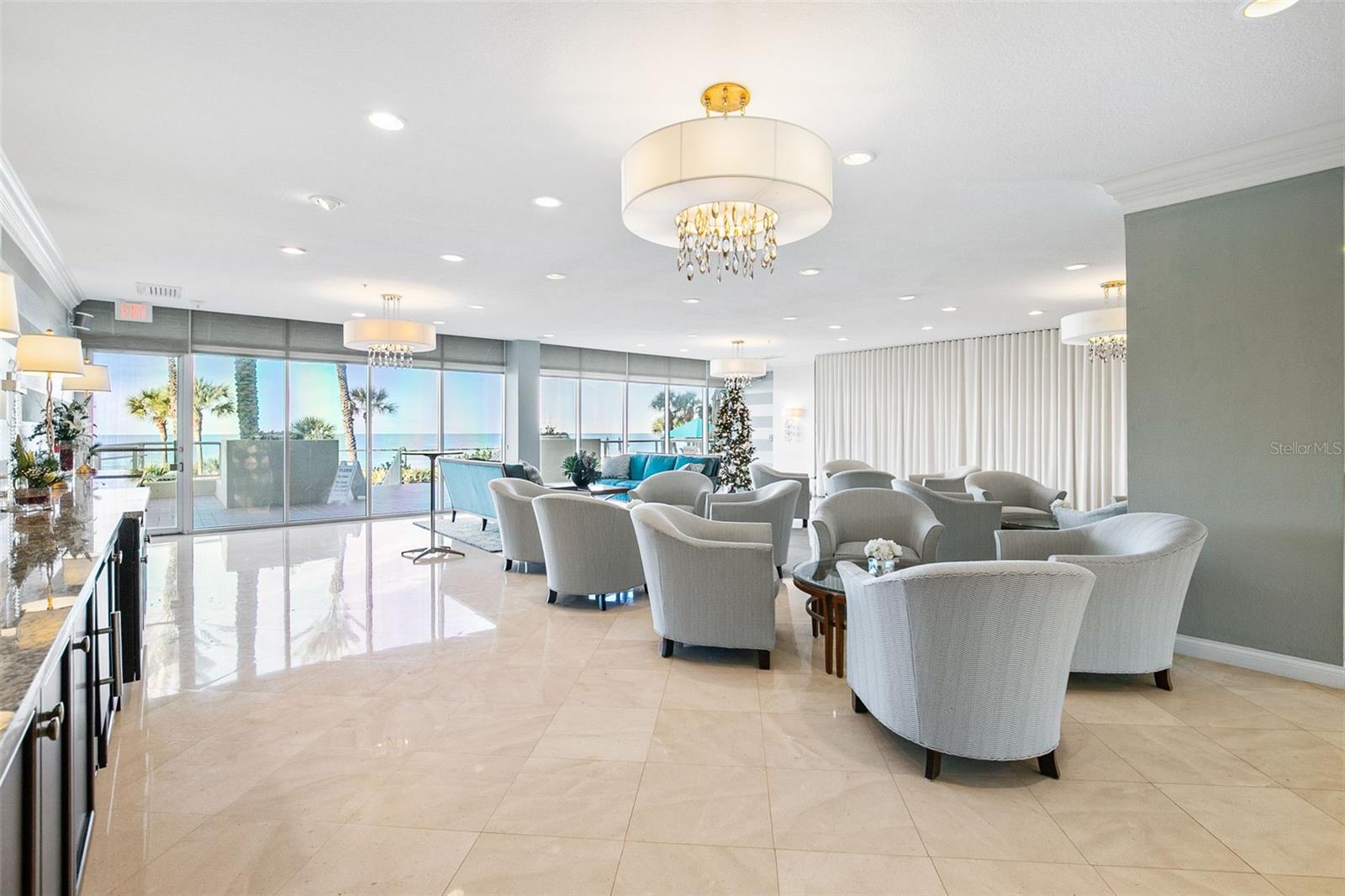 L ELEGANCE ON LIDO BEACH - Residential