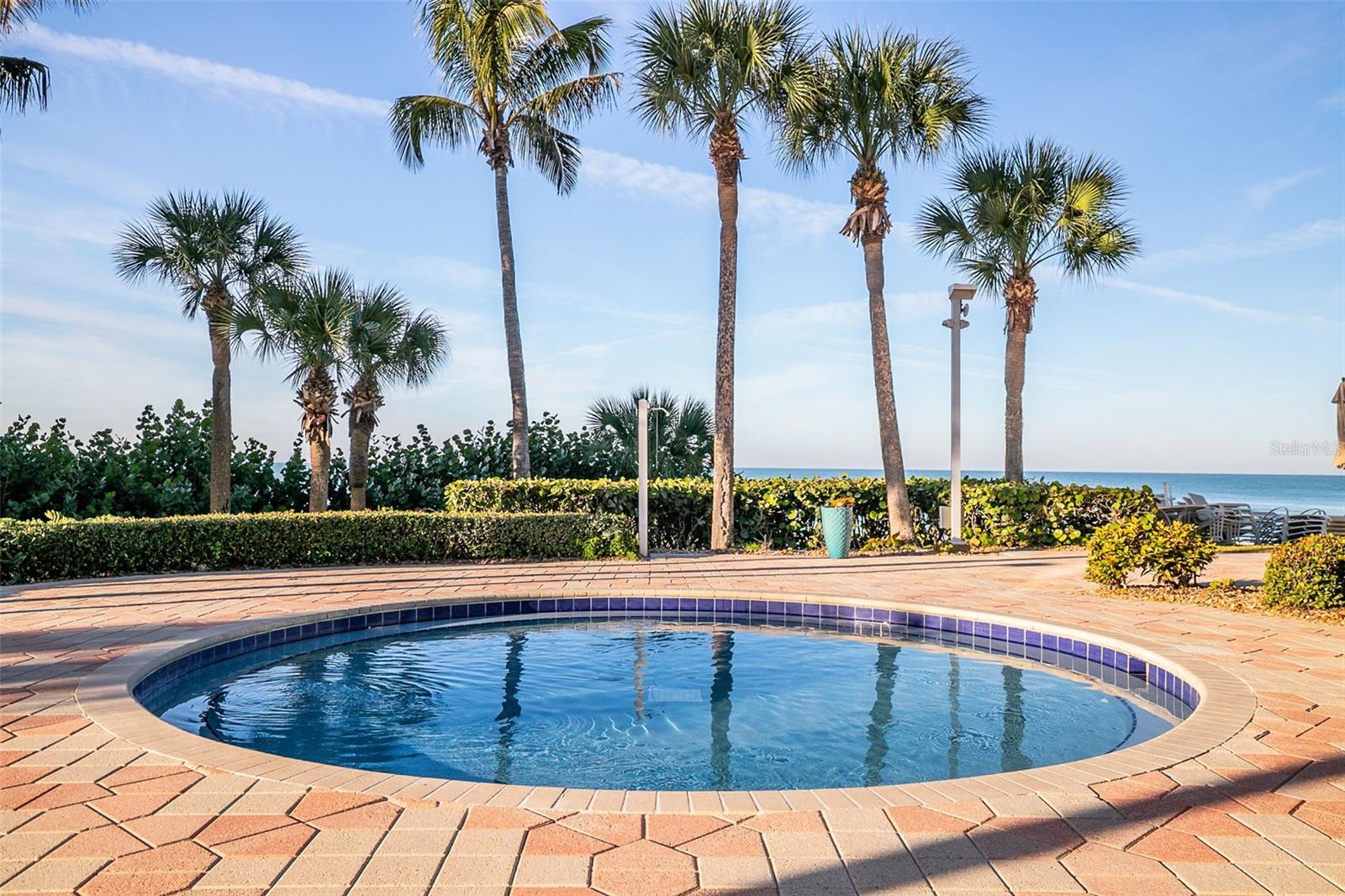 L ELEGANCE ON LIDO BEACH - Residential