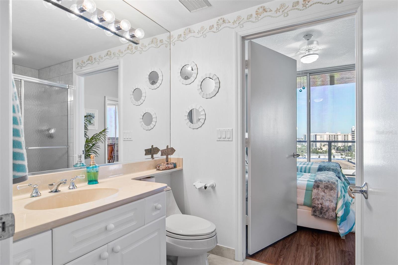 L ELEGANCE ON LIDO BEACH - Residential