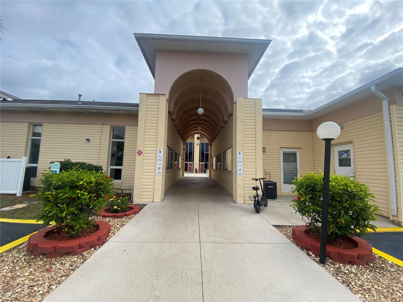 LAKESHORE CLUB - Residential