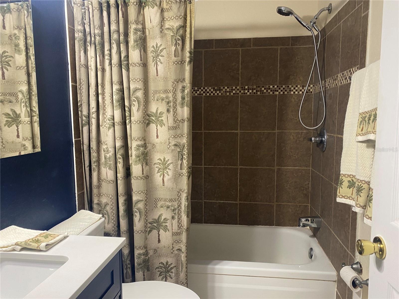 LAKESHORE CLUB - Residential