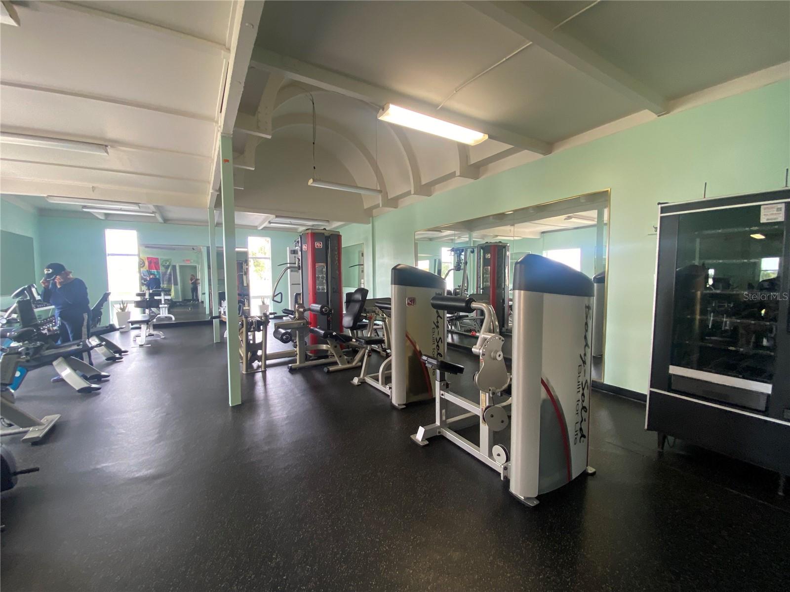 LAKESHORE CLUB - Residential