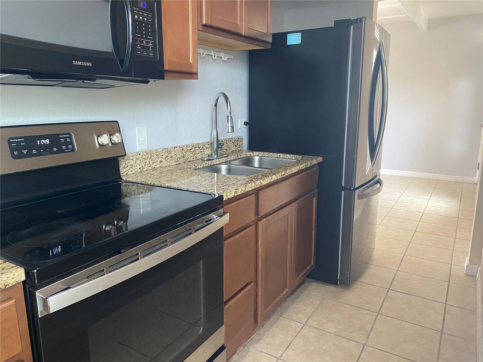 LAKESHORE CLUB - Residential