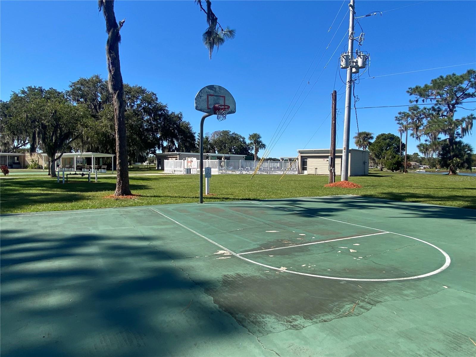 LAKESHORE CLUB - Residential