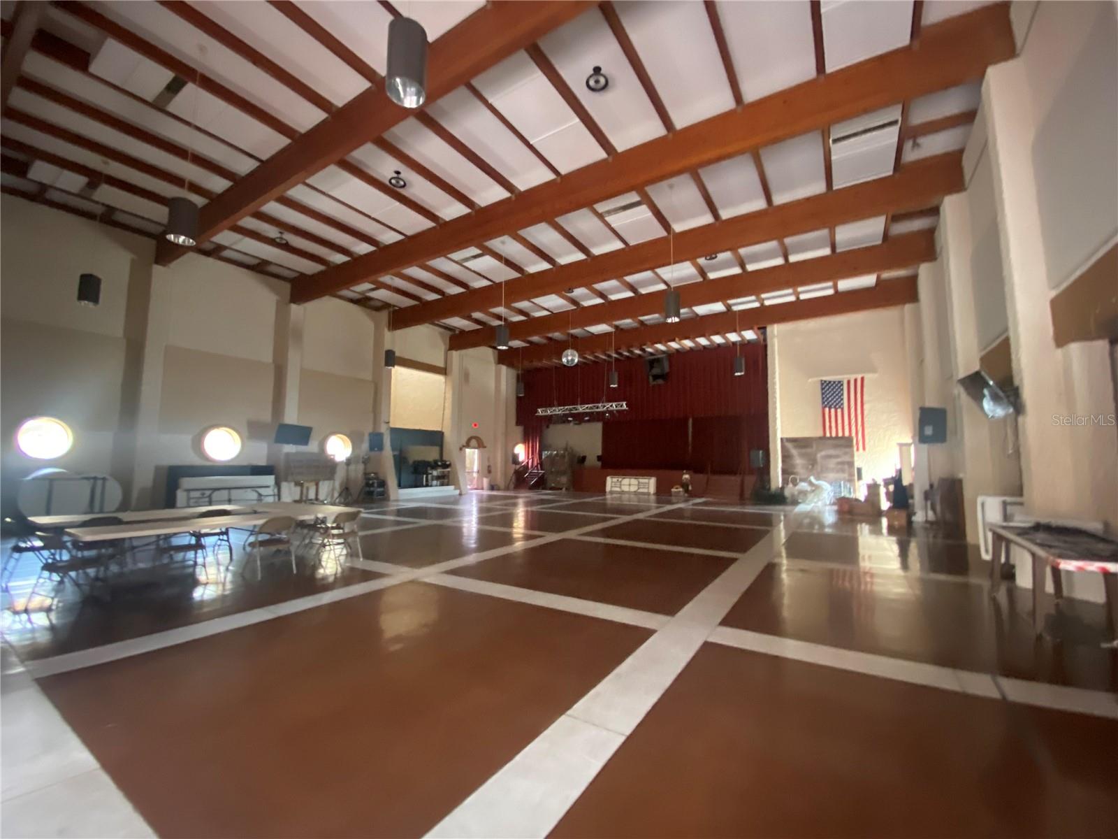 LAKESHORE CLUB - Residential