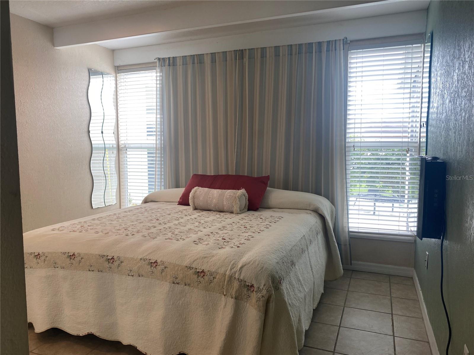 LAKESHORE CLUB - Residential